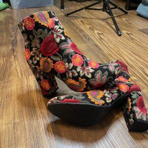 COPY - COPY - MIA Rosebud Block Heel Ankle Boots Women’s Size 7 Floral Embroi…